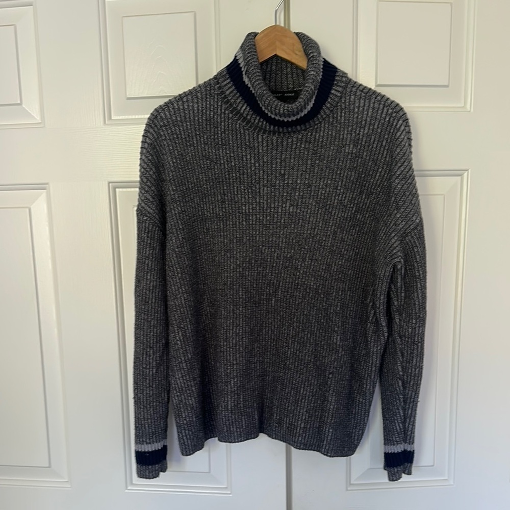 Women’s Gray Turtleneck Sweater, Saks fifth Avenue, size medium